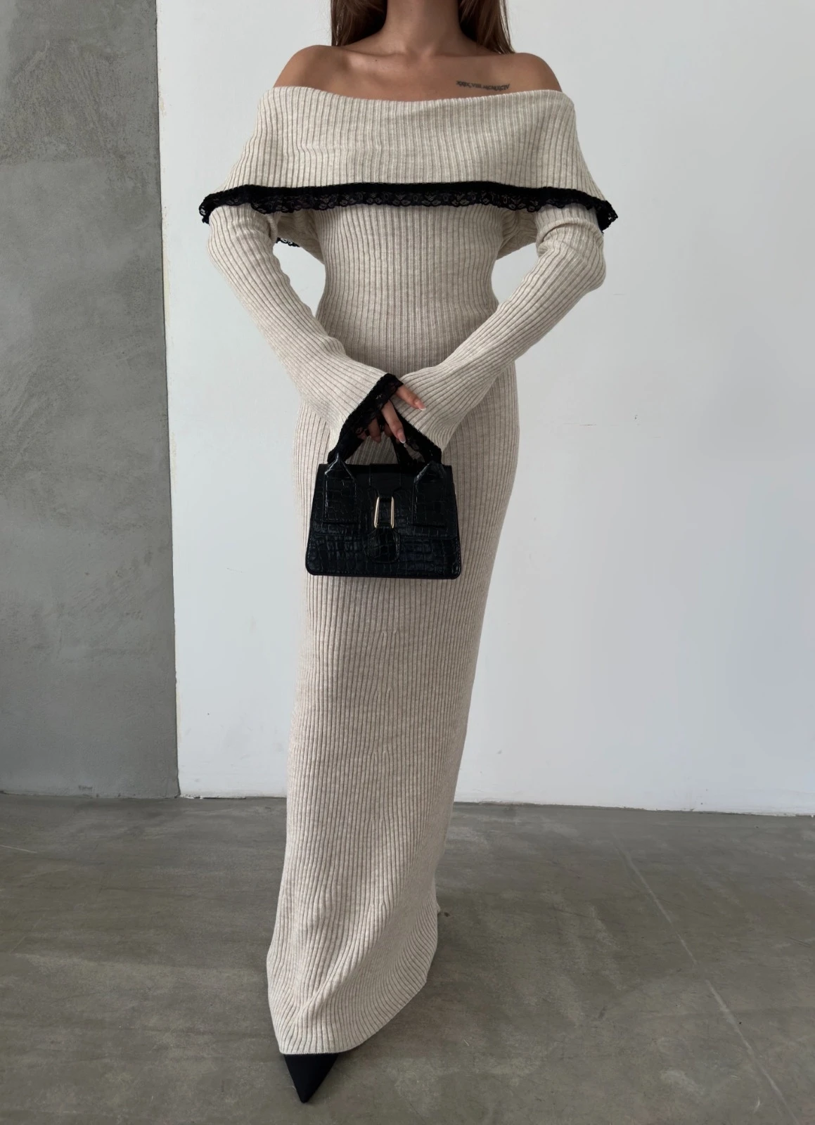 Dantel Detaylı Elbise