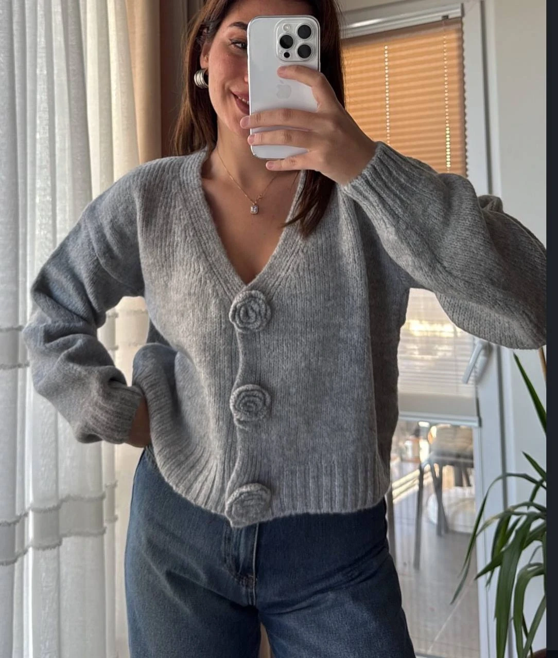 Gül Detaylı Hırka