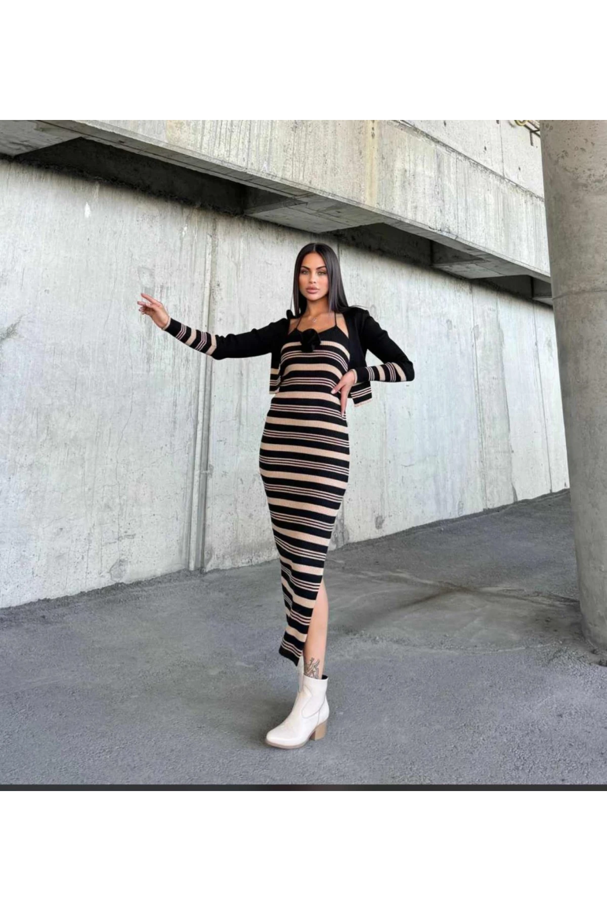 Gül Detaylı Triko Takım