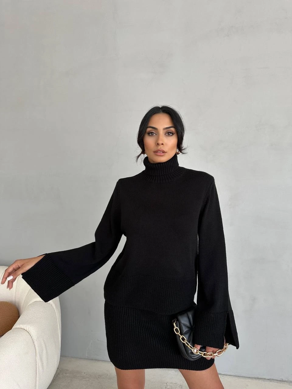 Kol ve Bilek Yırtmaç Detaylı Balıkçı Yaka Etekli Takım