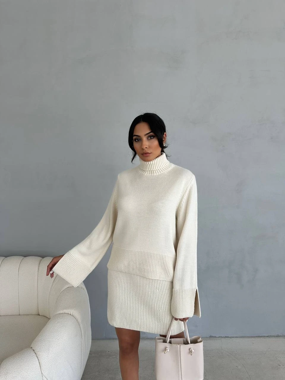 Kol ve Bilek Yırtmaç Detaylı Balıkçı Yaka Etekli Takım