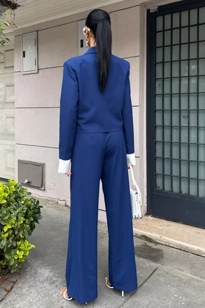 Manşetleri Garnili Kruvaze Ceketli Takım Lacivert