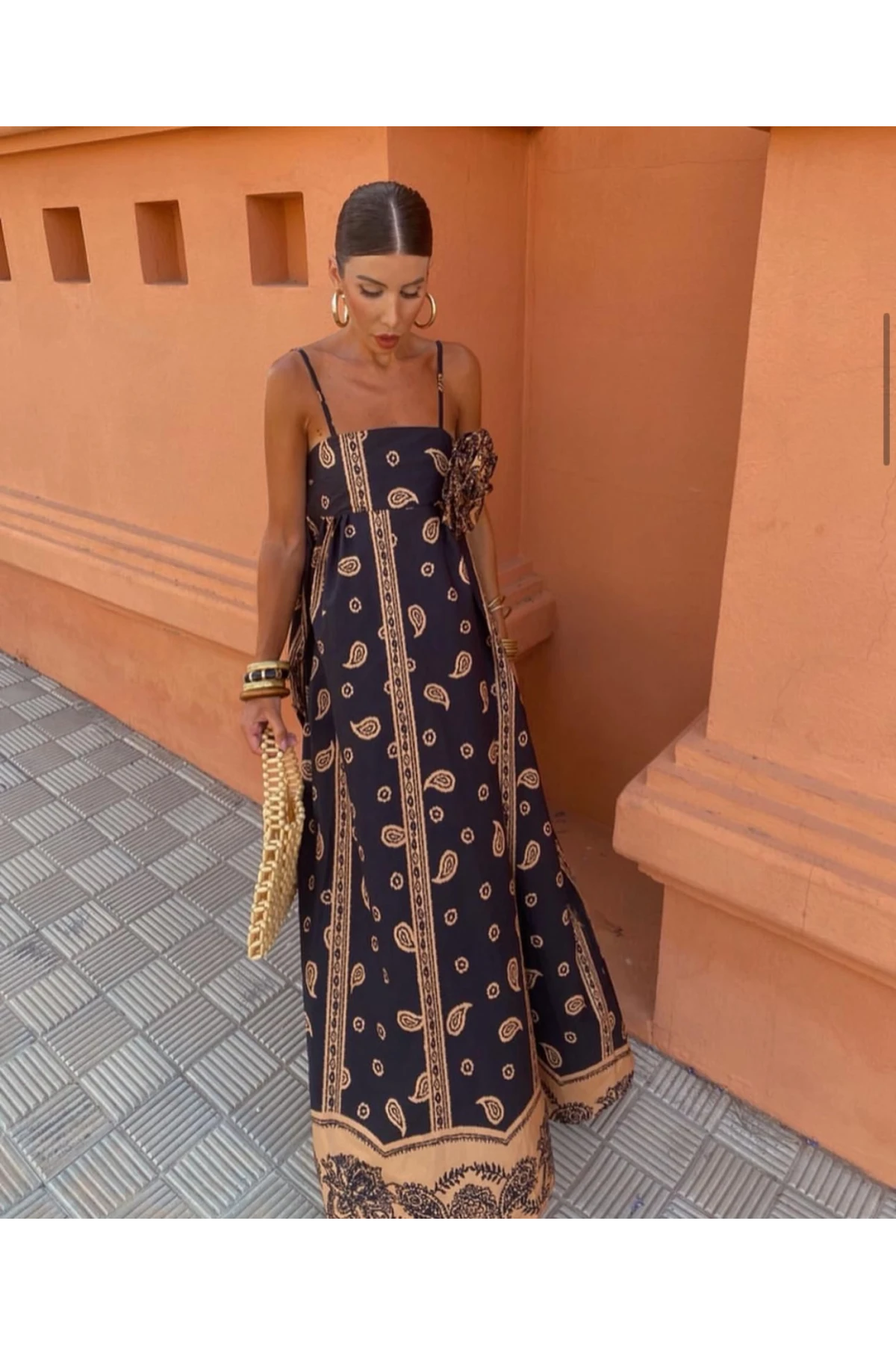 Mikro Kumaş Gül Detaylı Elbise