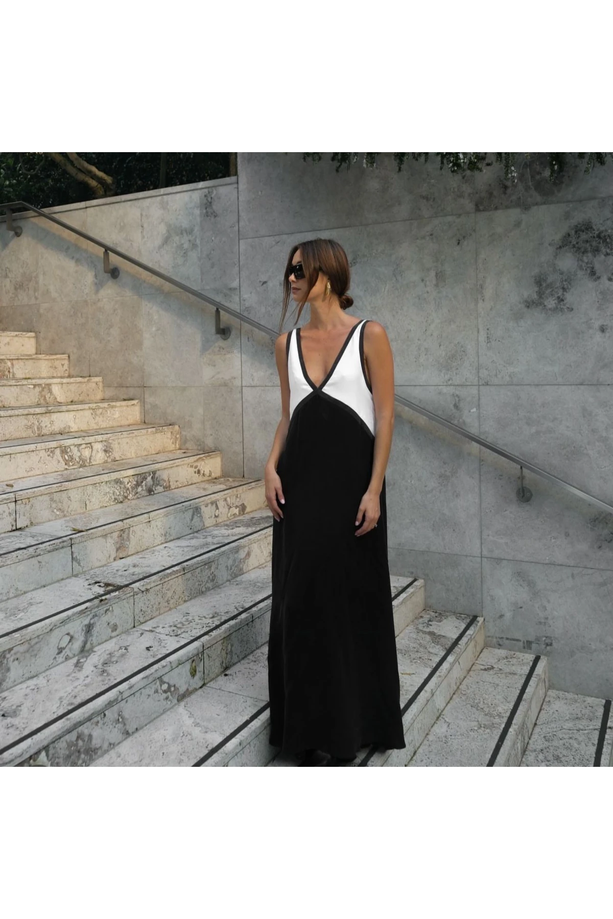 Mikro Kumaş Siyah Beyaz Garni Detaylı Maksi Boy Elbise