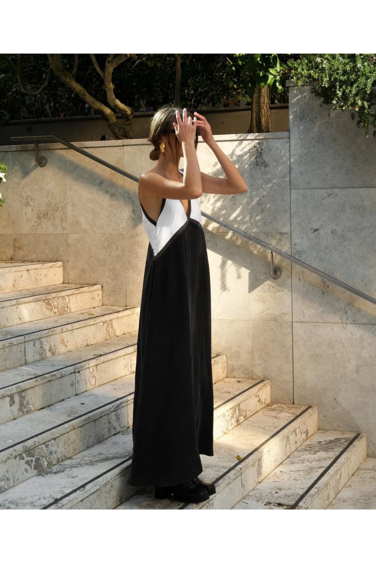 Mikro Kumaş Siyah Beyaz Garni Detaylı Maksi Boy Elbise