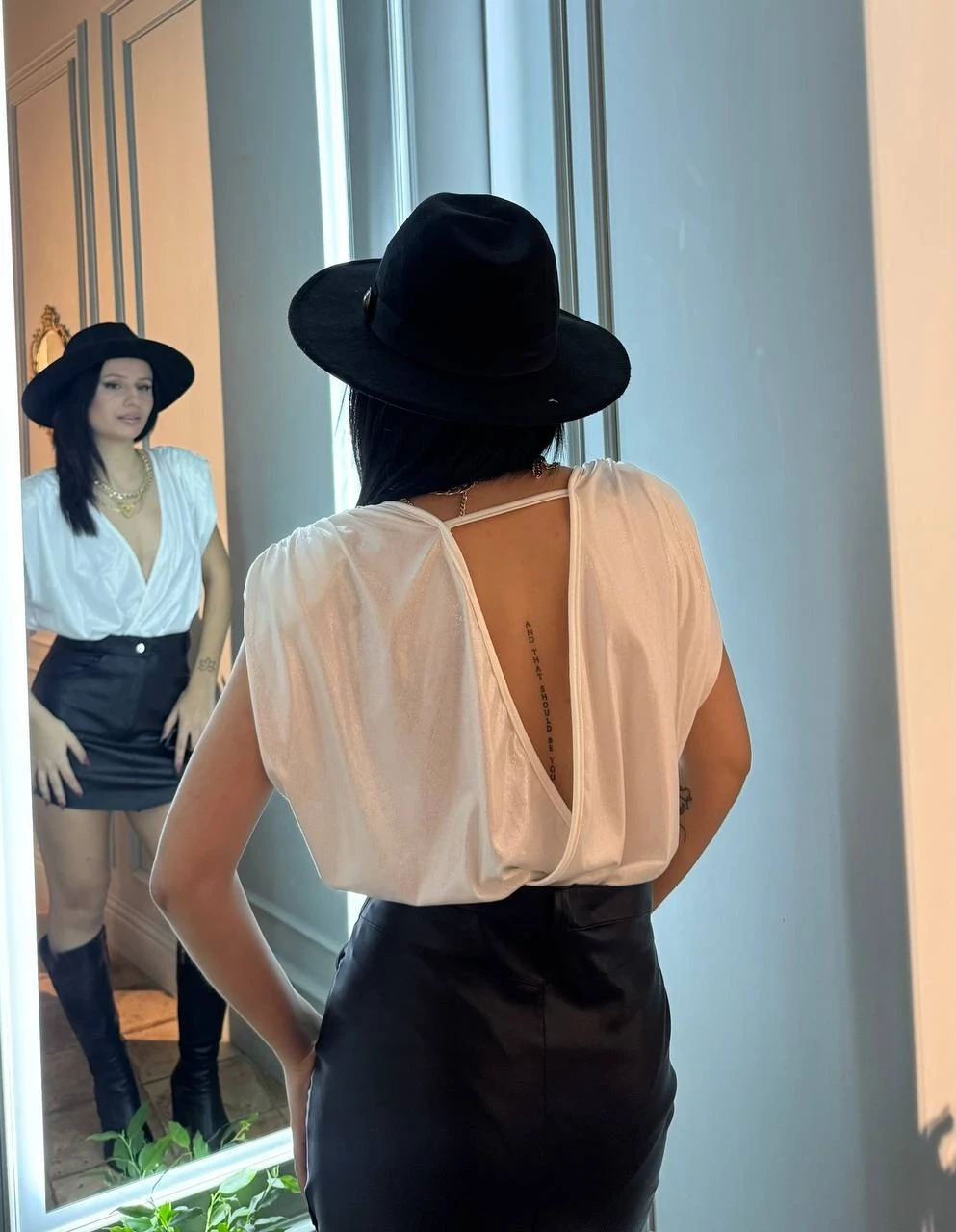 Omzu Vatkalı Varak Detay Bodysuit