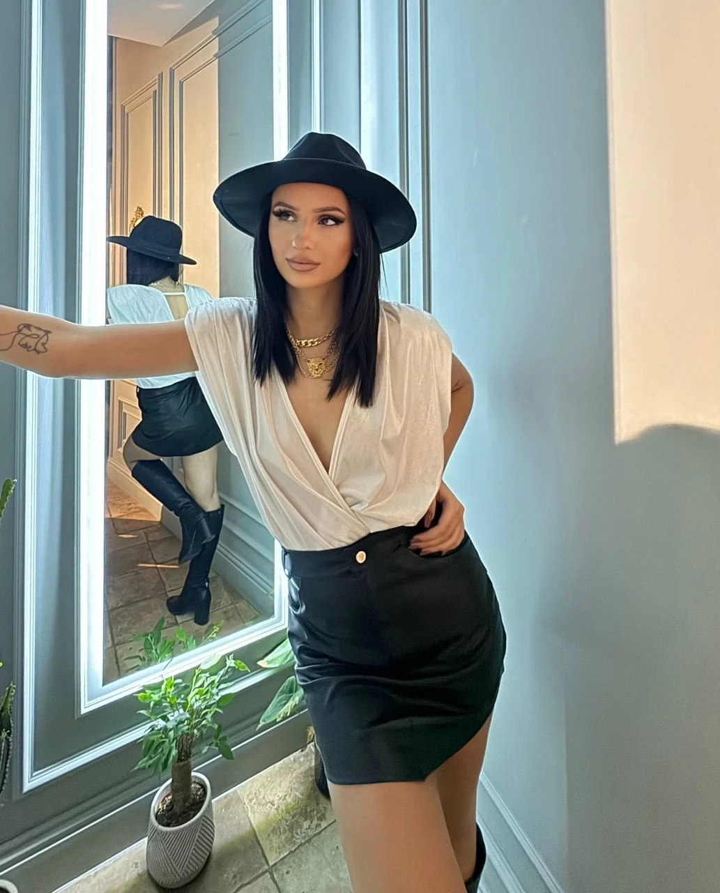 Omzu Vatkalı Varak Detay Bodysuit