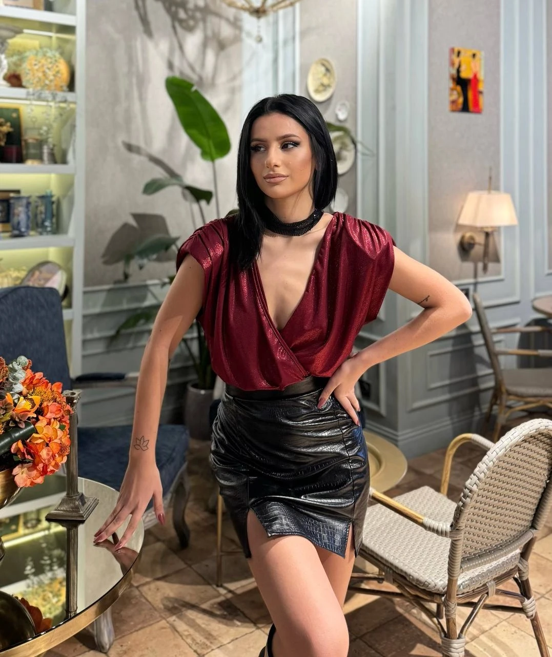 Omzu Vatkalı Varak Detay Bodysuit