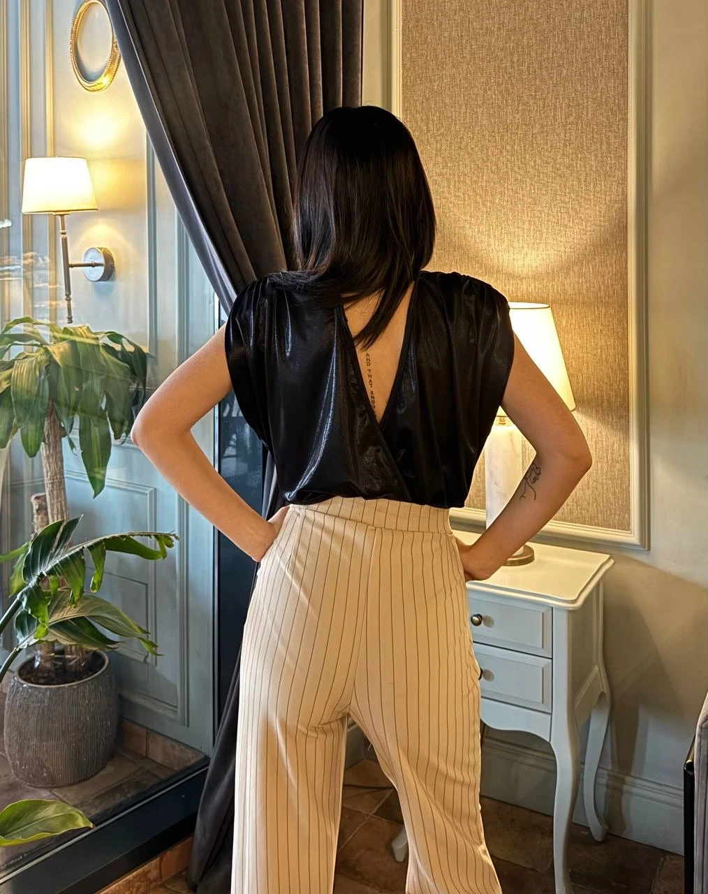 Omzu Vatkalı Varak Detay Bodysuit
