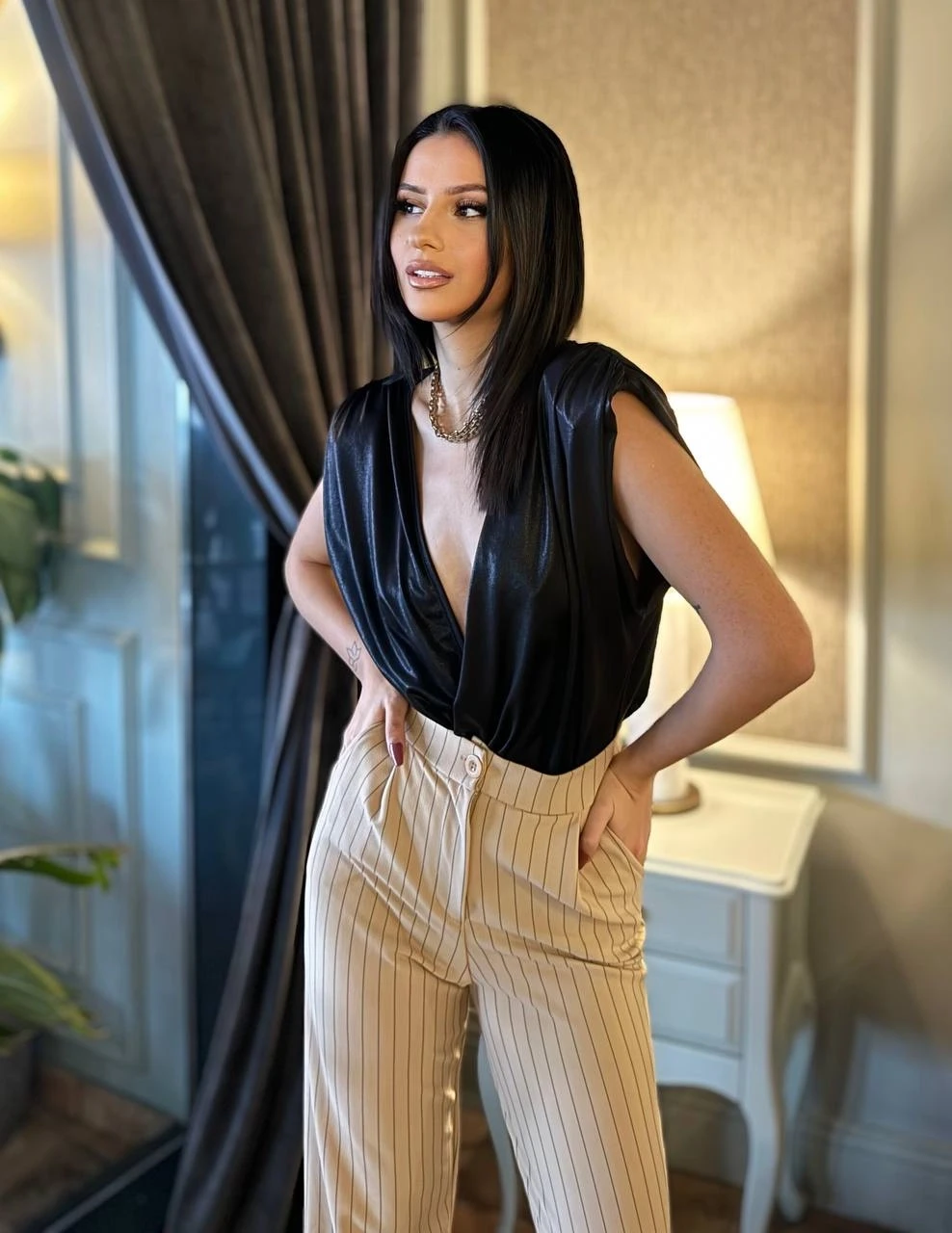 Omzu Vatkalı Varak Detay Bodysuit