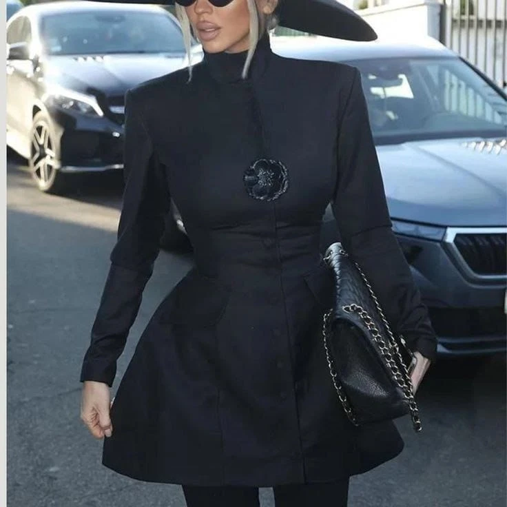 Scuba Kumaş Gül Aksesuarlı Düğmeli Elbise