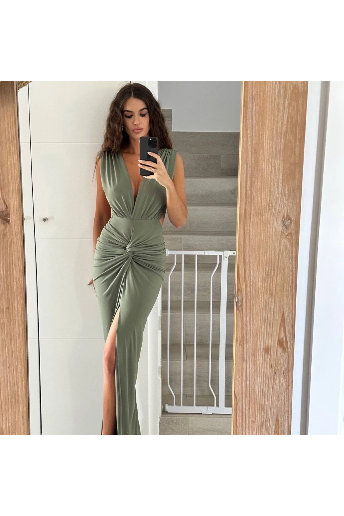 Sırt Dekolteli Dalgıç Kumaş Yırtmaçlı Elbise