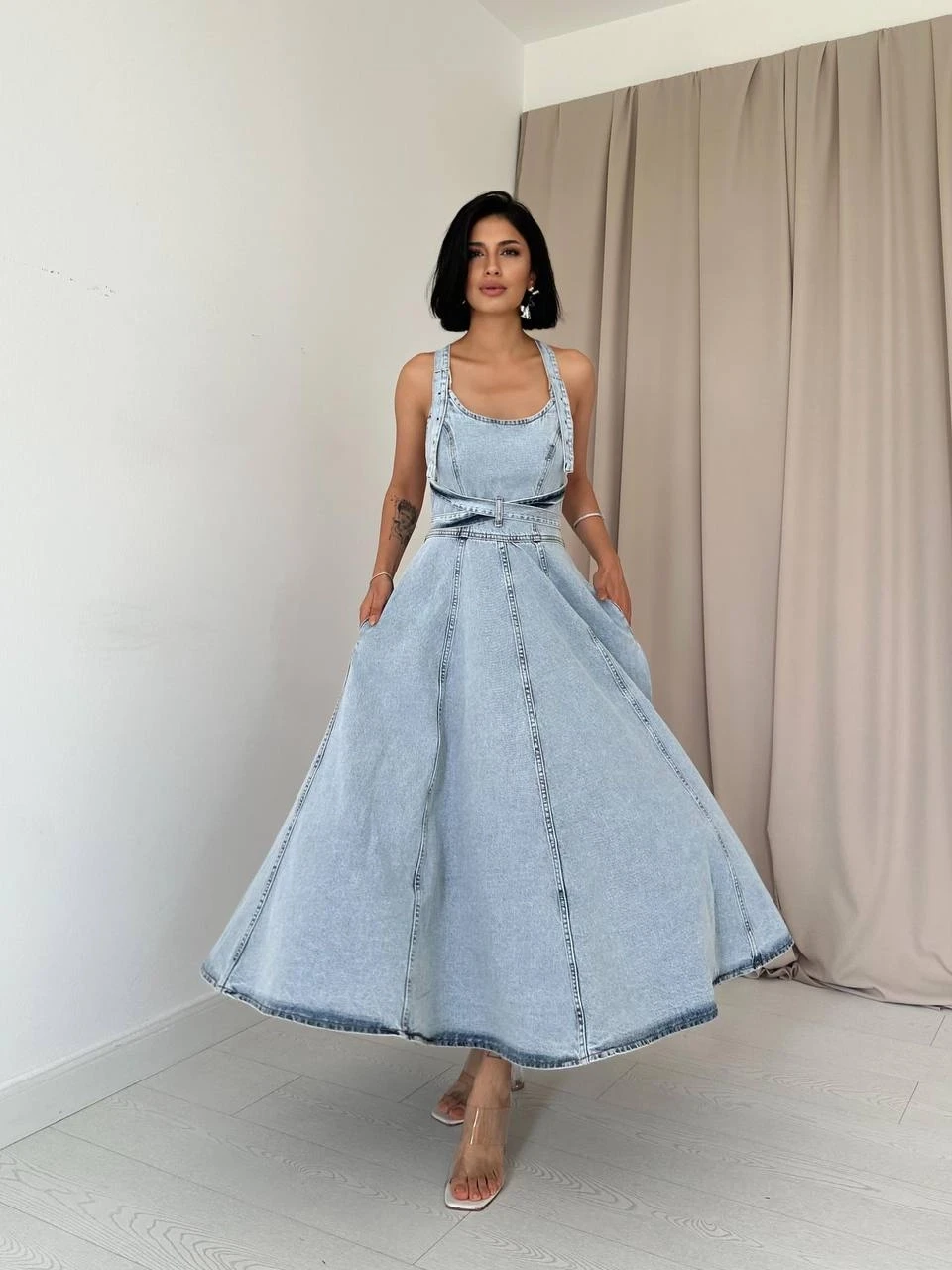 Sırt Dekolteli Tasarım Denim Elbise