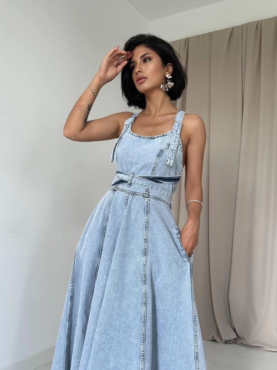 Sırt Dekolteli Tasarım Denim Elbise