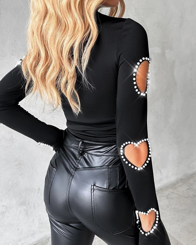 Yarı Balıkçı Yaka Pencere Detaylı Kolları Kalp Desen Taşlı Viskon Bluz