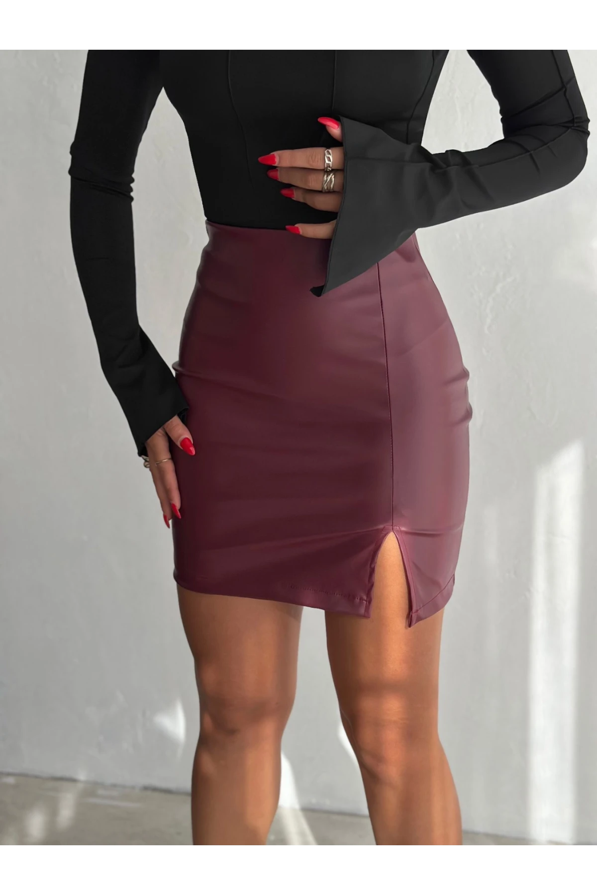 Yırtmaçlı Mini Deri Etek