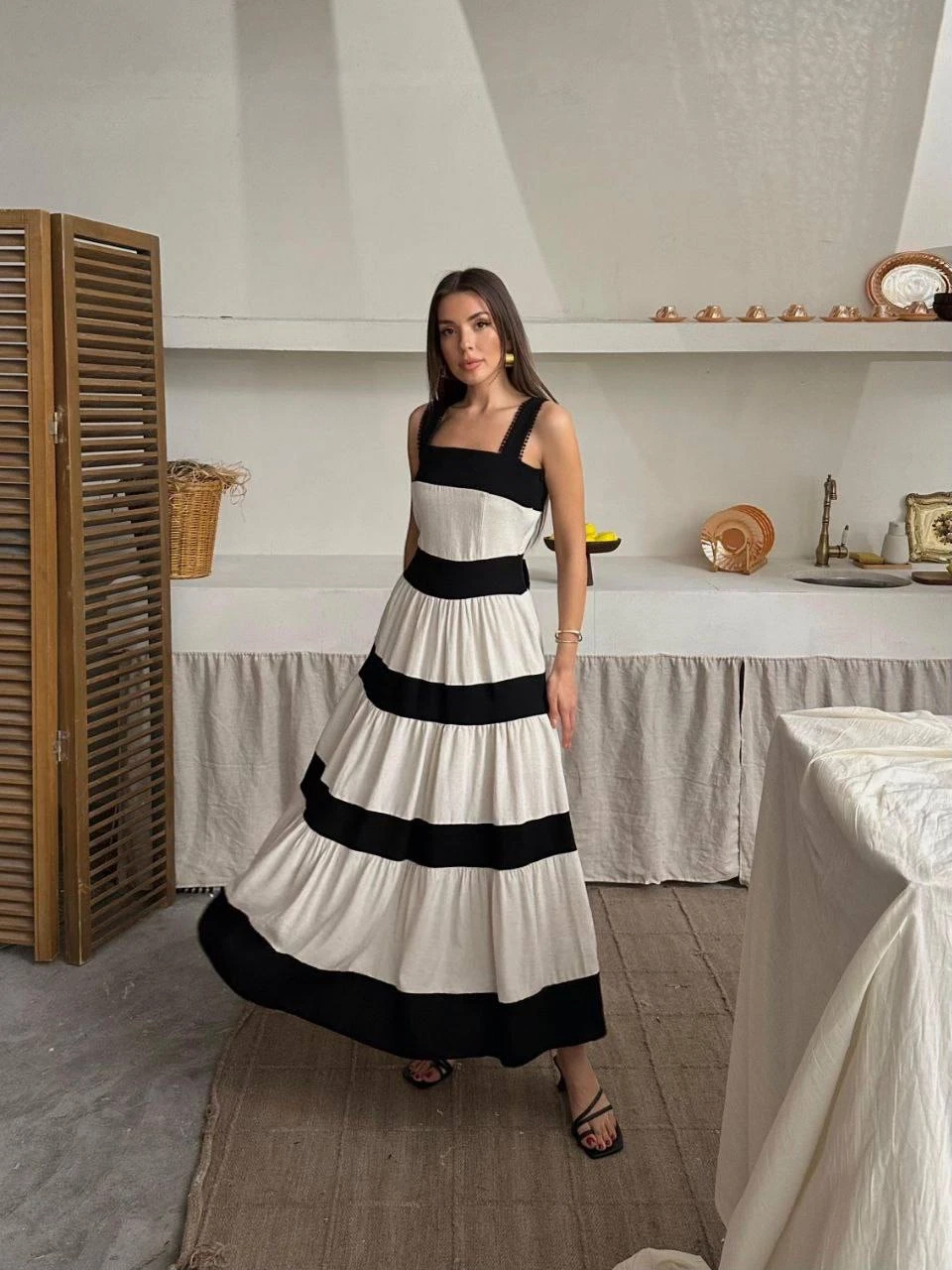 Arkası Fiyonklu Keten Elbise