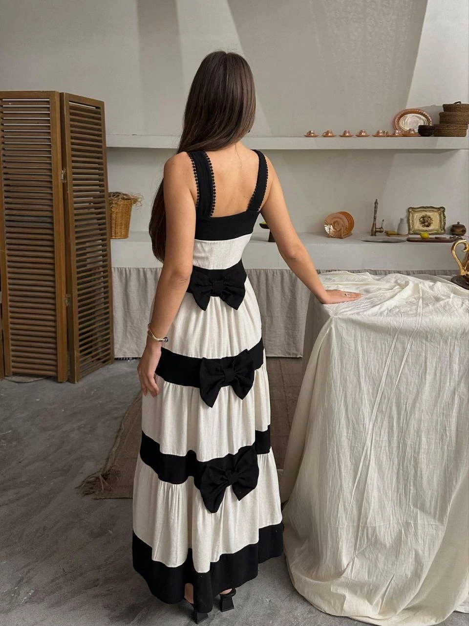 Arkası Fiyonklu Keten Elbise