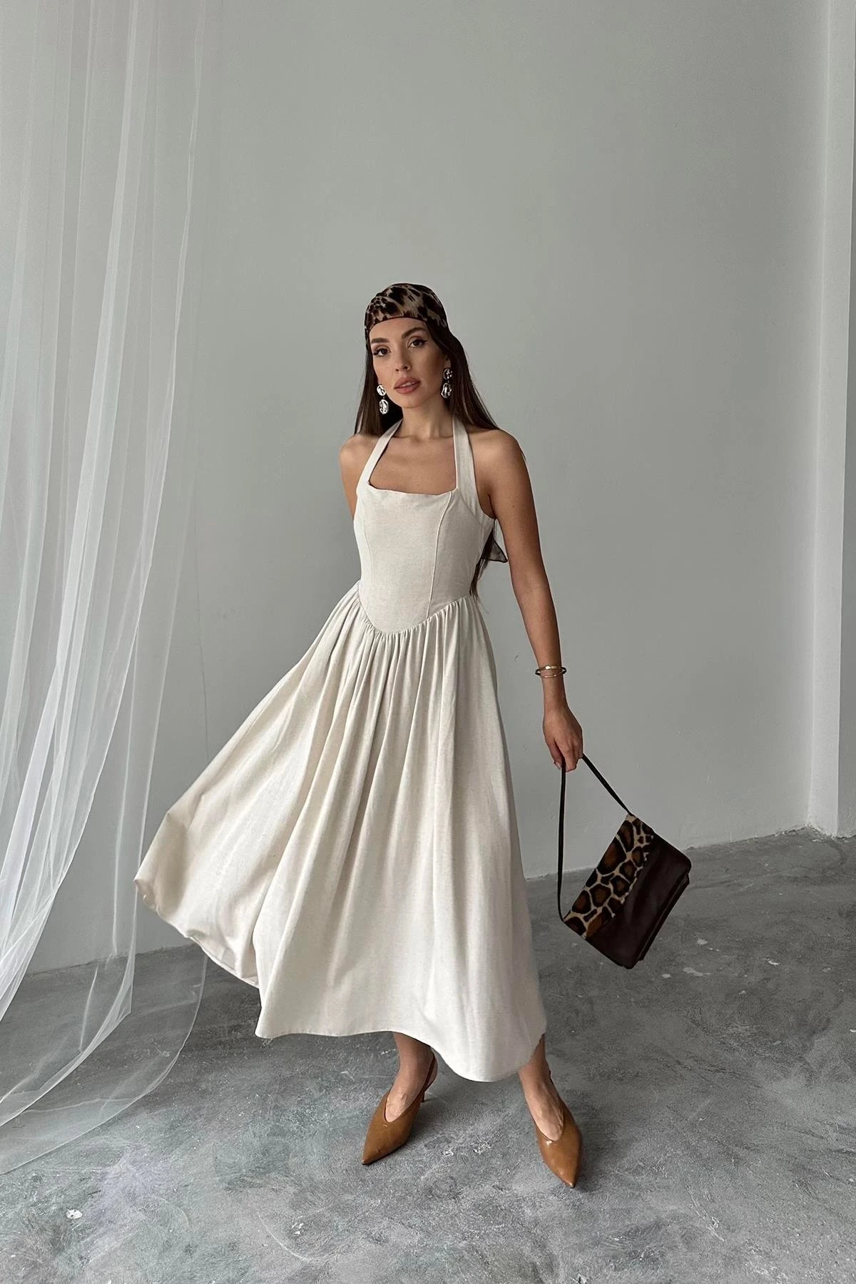 Bej Boyundan Bağlamalı Keten Elbise