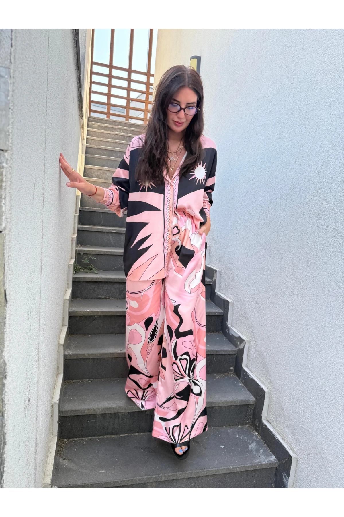 Beli Lastikli Tasarım Desen Saten Takım