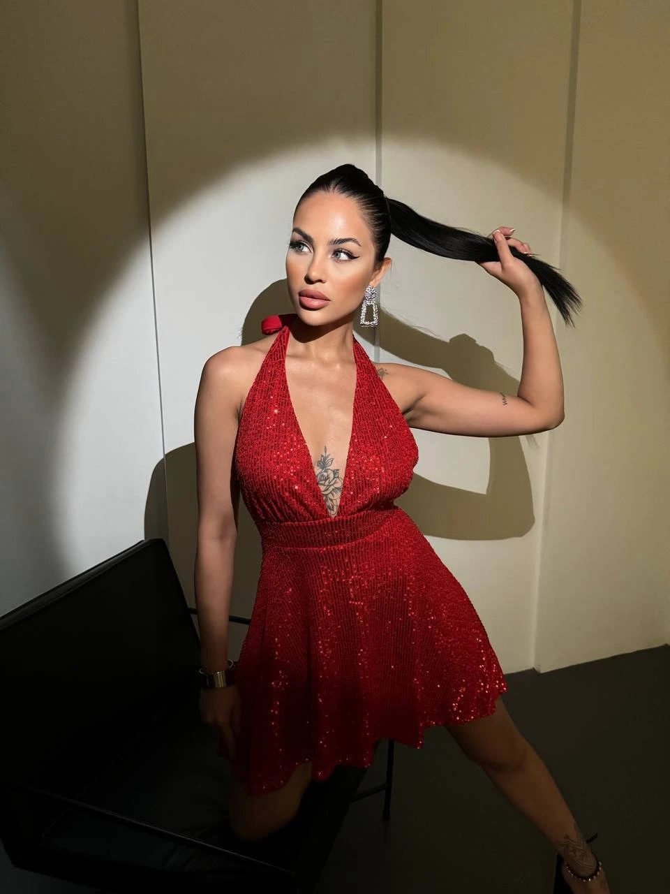 Halter Yaka Payet Kırmızı Elbise