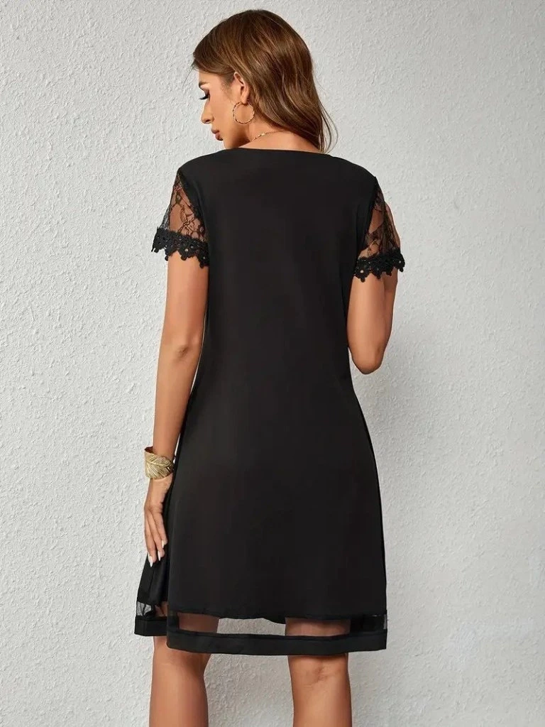 Lazer V Yakalı Etek Ucu Tül Detaylı Krep Elbise