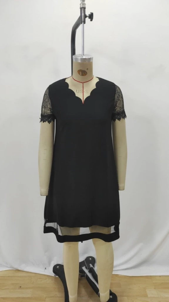 Lazer V Yakalı Etek Ucu Tül Detaylı Krep Elbise