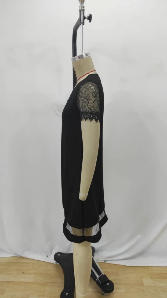 Lazer V Yakalı Etek Ucu Tül Detaylı Krep Elbise