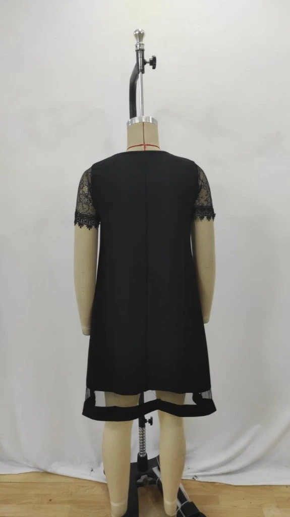 Lazer V Yakalı Etek Ucu Tül Detaylı Krep Elbise