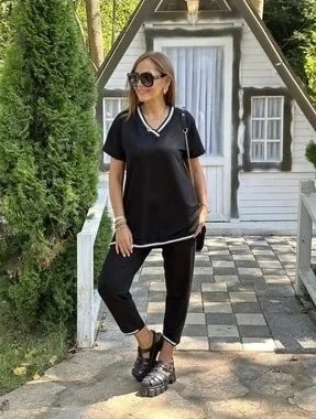 Kısa Kollu V Yakalı Iki Iplik Bluz Ve PantolonTakım