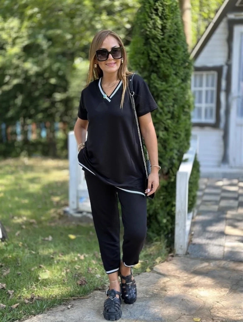 Kısa Kollu V Yakalı Iki Iplik Bluz Ve PantolonTakım