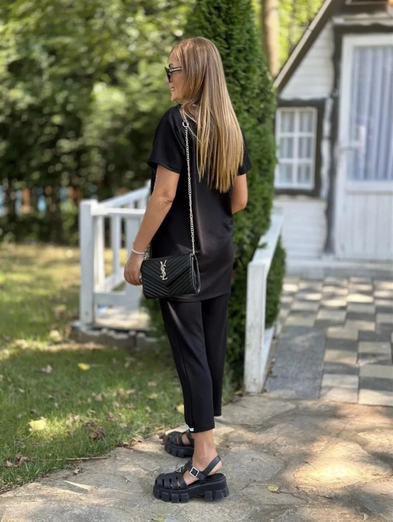 Kısa Kollu V Yakalı Iki Iplik Bluz Ve PantolonTakım