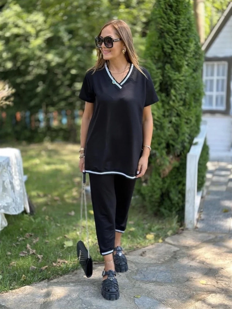 Kısa Kollu V Yakalı Iki Iplik Bluz Ve PantolonTakım