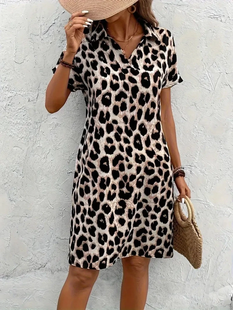 Kısa Kollu V Yakalı Leopar Desenli Atlas Kısa Elbise