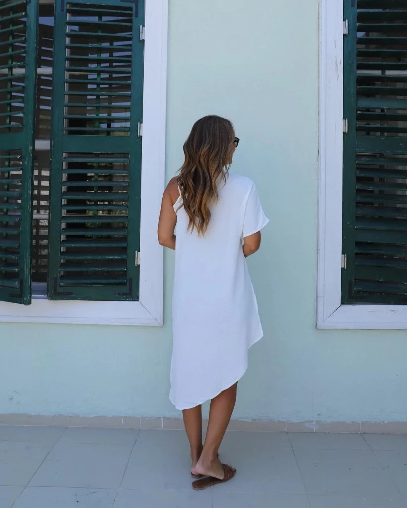 Tek Omuzu Açık Askılı Asimetrik Kesim Detaylı Bluz