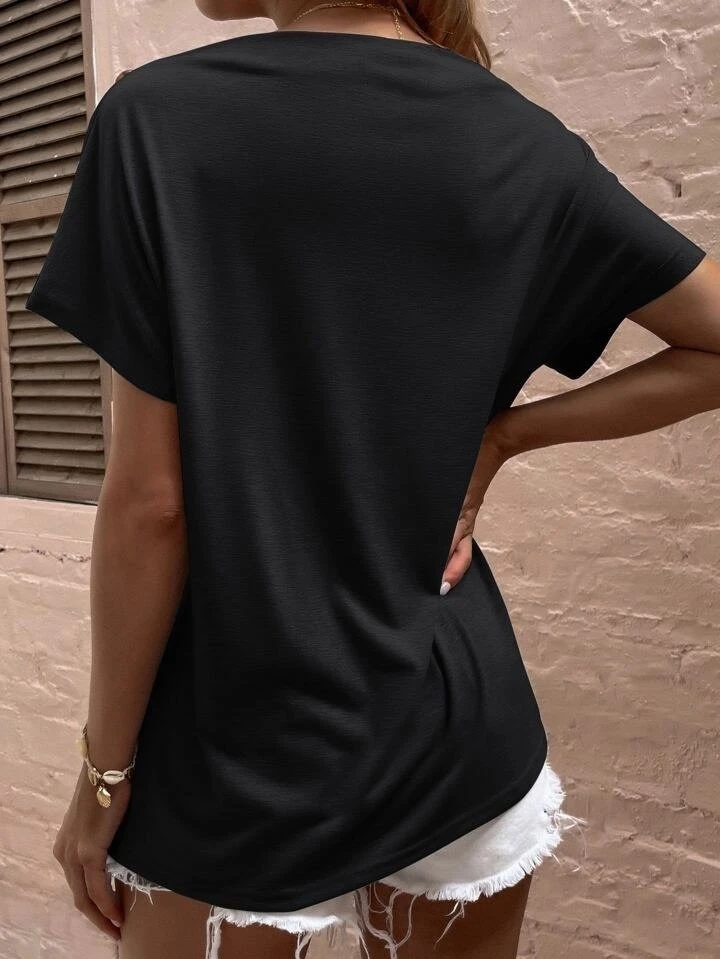 Tek Omuzu Açık Düğme Detaylı Salaş Viskon Bluz