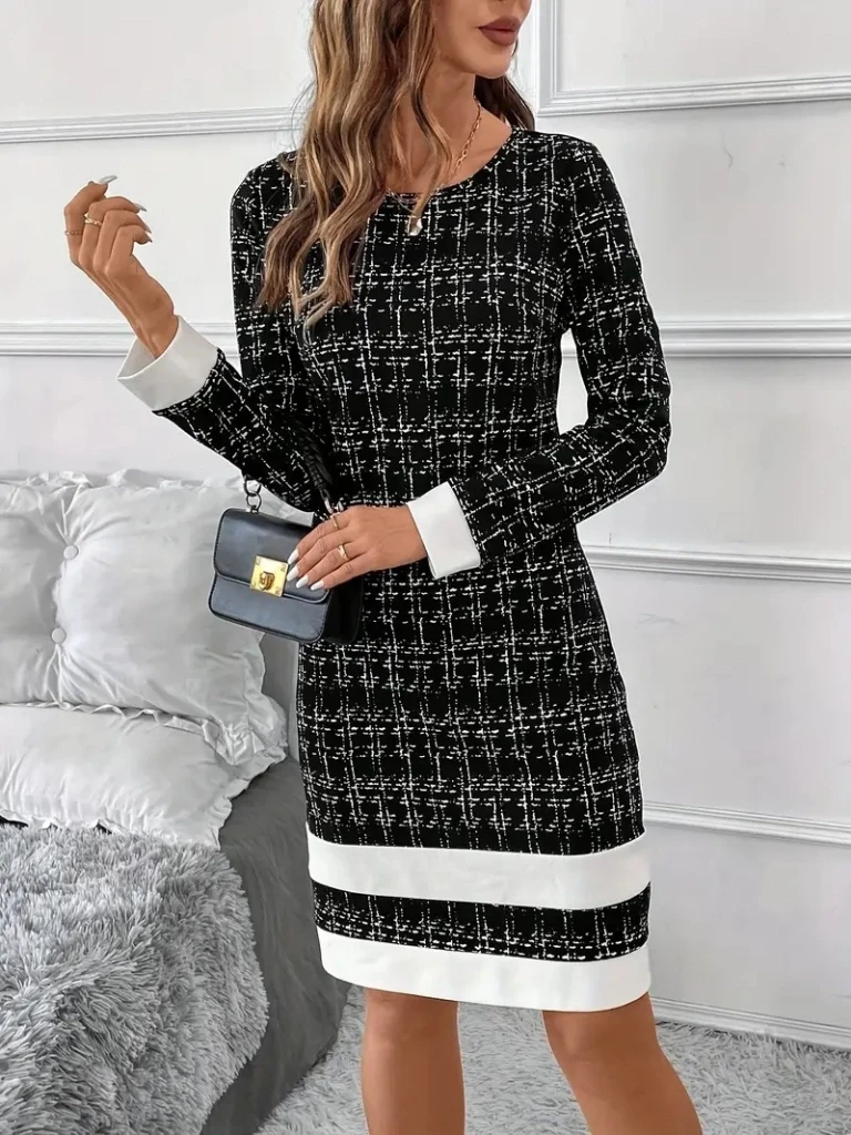 Uzun Kollu Etek Ucu Detaylı Kısa Dokuma Elbise