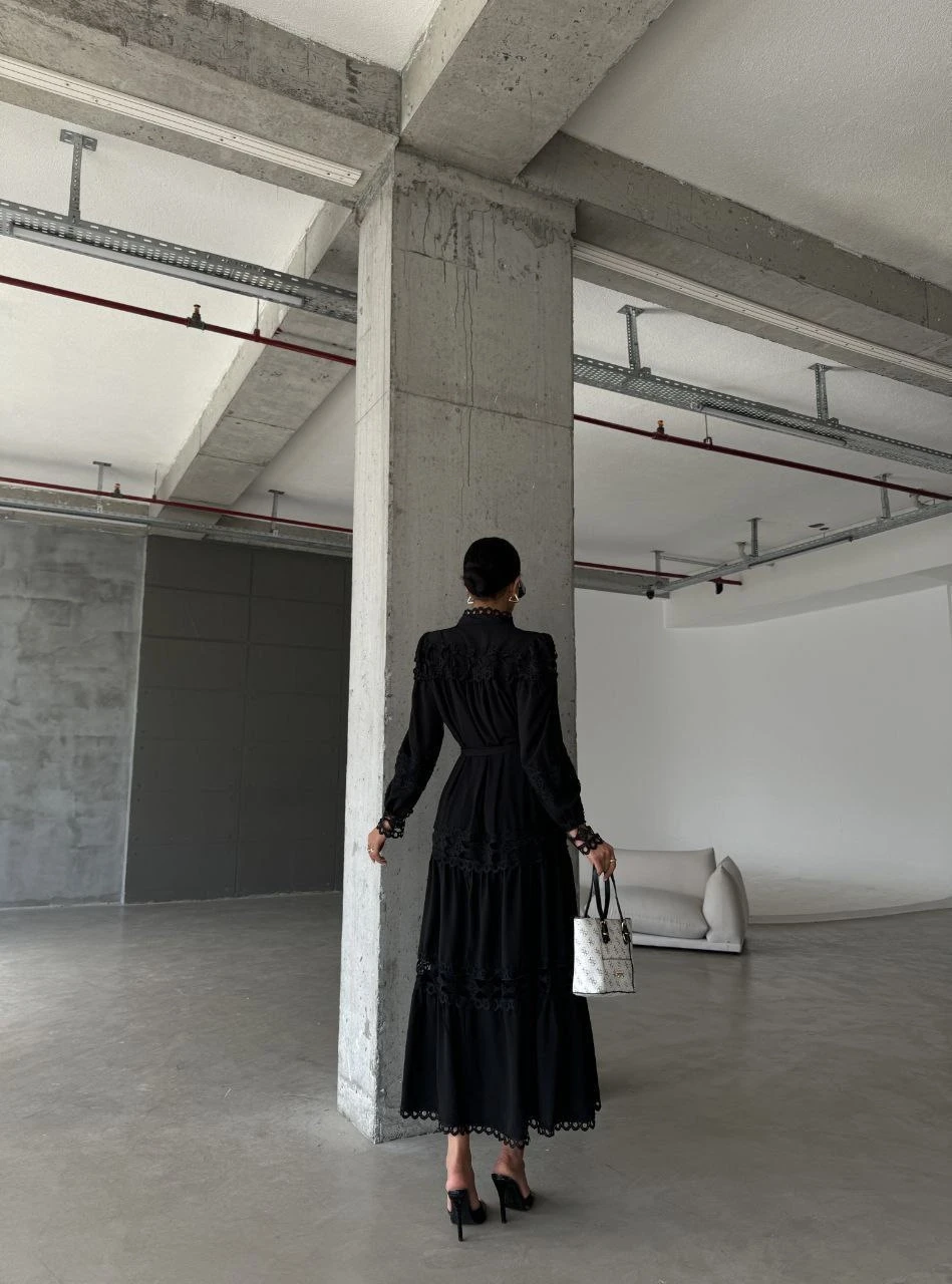 Krep Kumaş Dantel Detay Astarlı Elbise Siyah