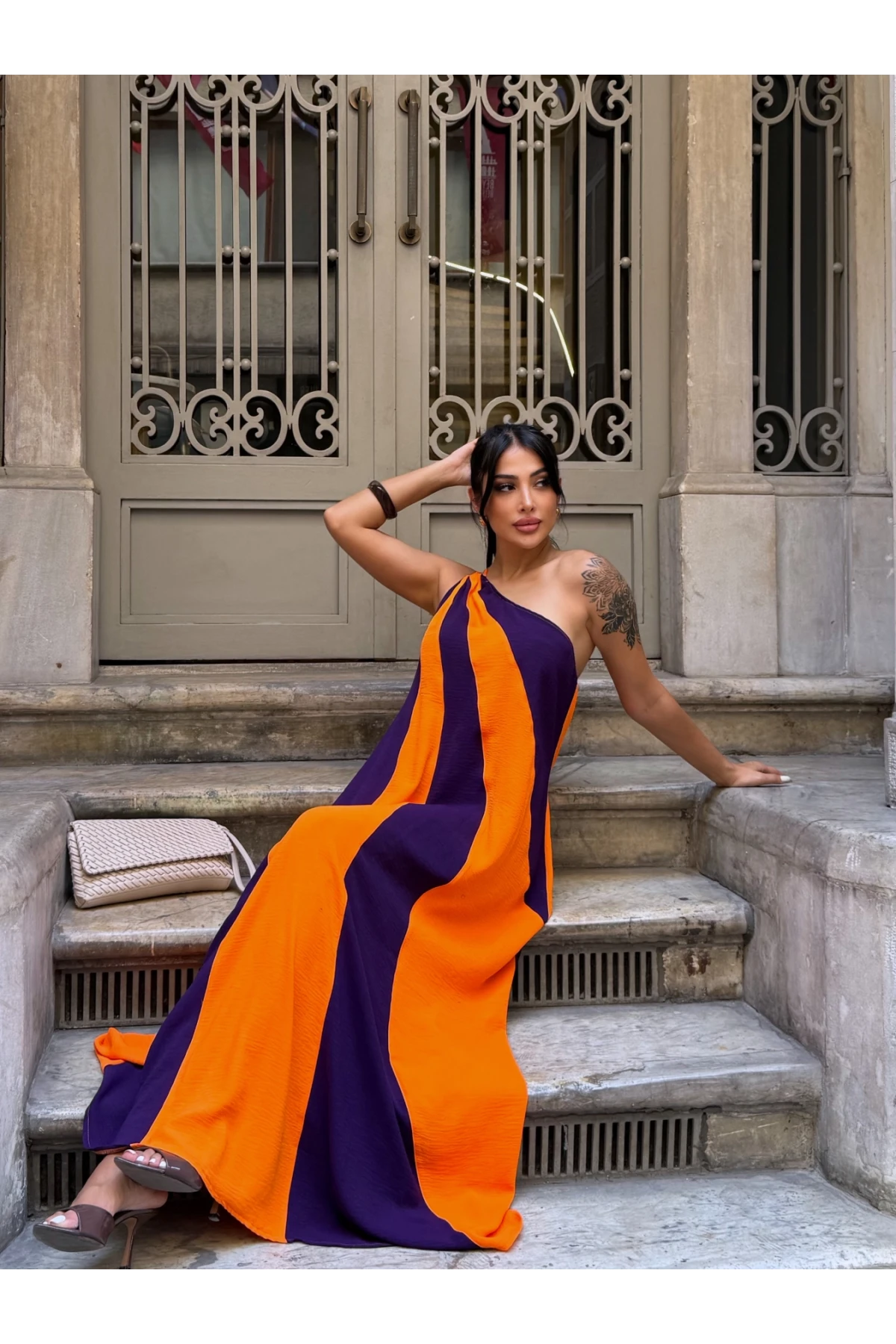 Parçalı Omuz Detay Elbise