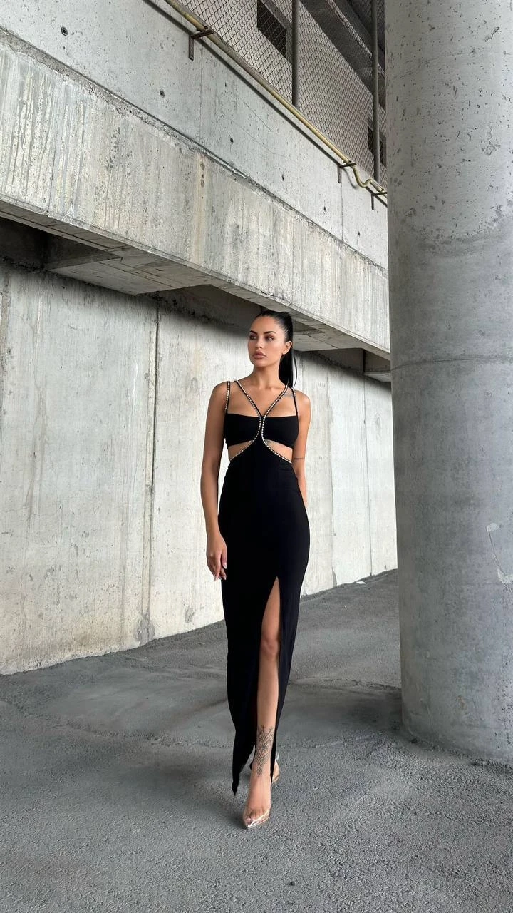 Şerit Taş Detaylı Yırtmaçlı Maxi Elbise