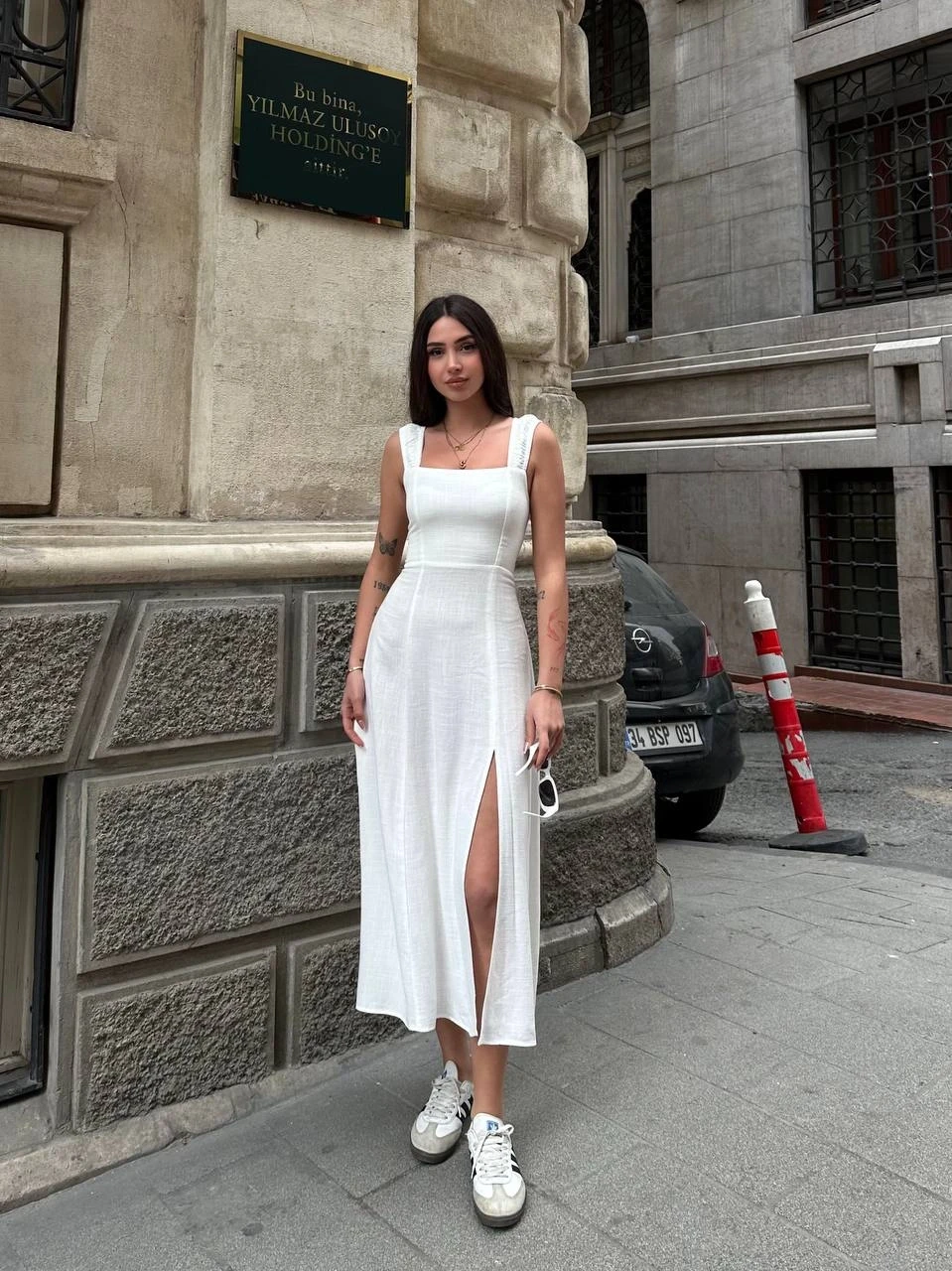 Sırt Detay Yırtmaçlı Elbise Beyaz