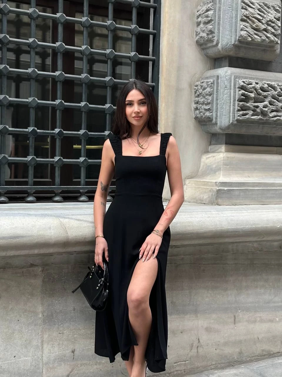 Sırt Detay Yırtmaçlı Elbise Siyah