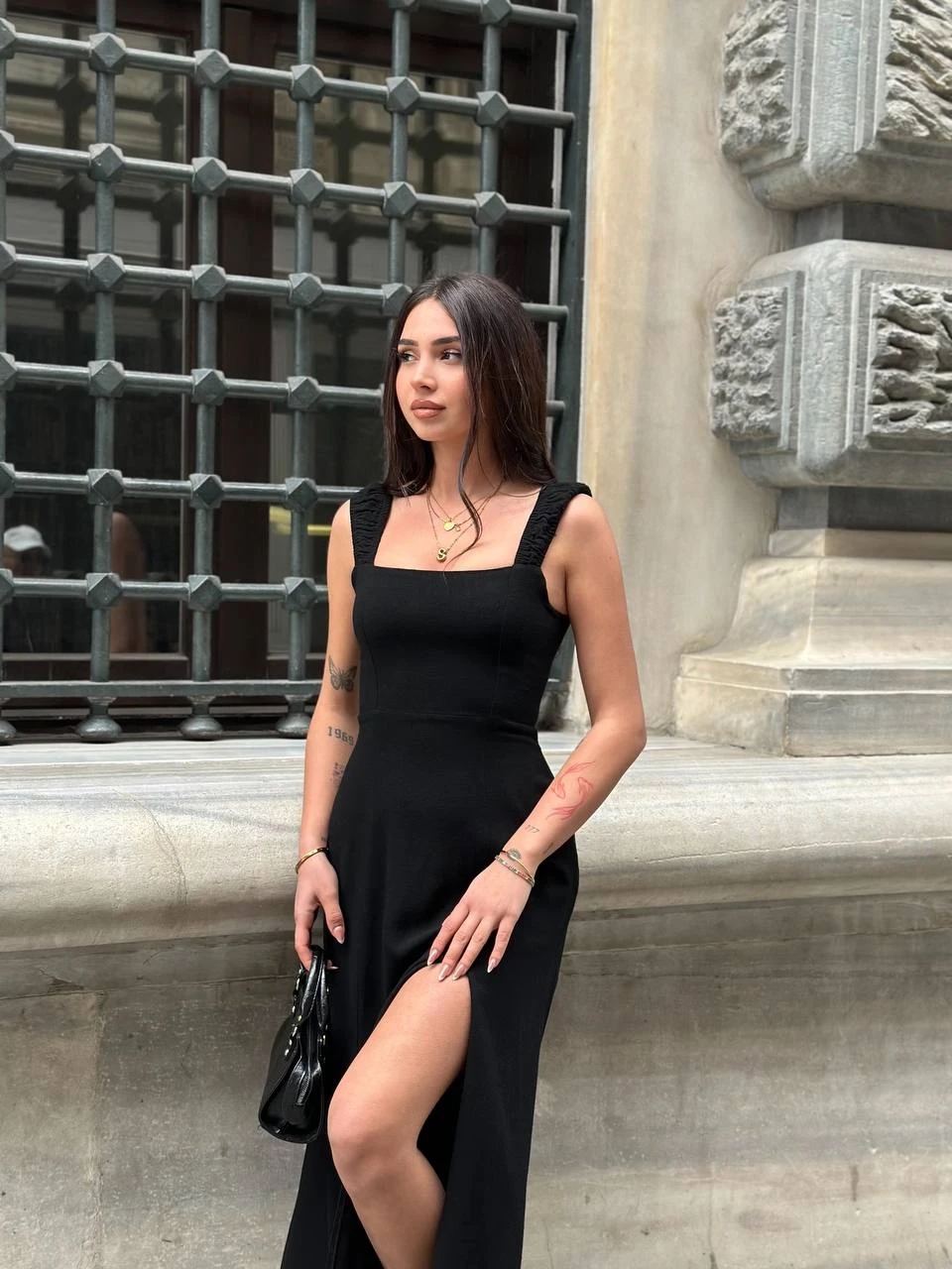 Sırt Detay Yırtmaçlı Elbise Siyah