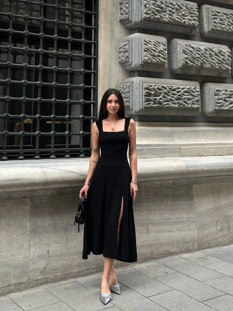 Sırt Detay Yırtmaçlı Elbise Siyah