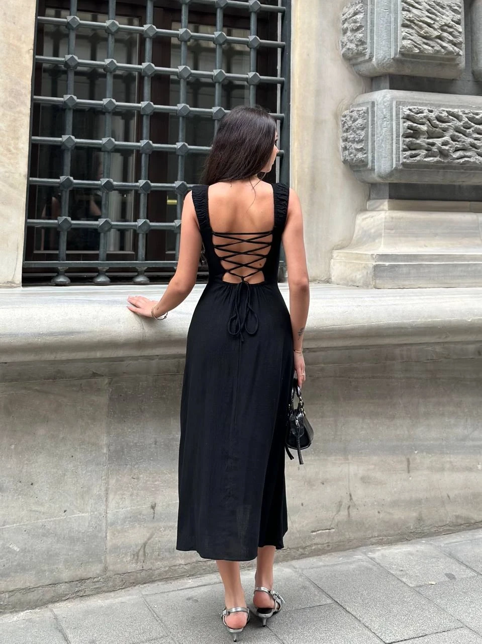 Sırt Detay Yırtmaçlı Elbise Siyah