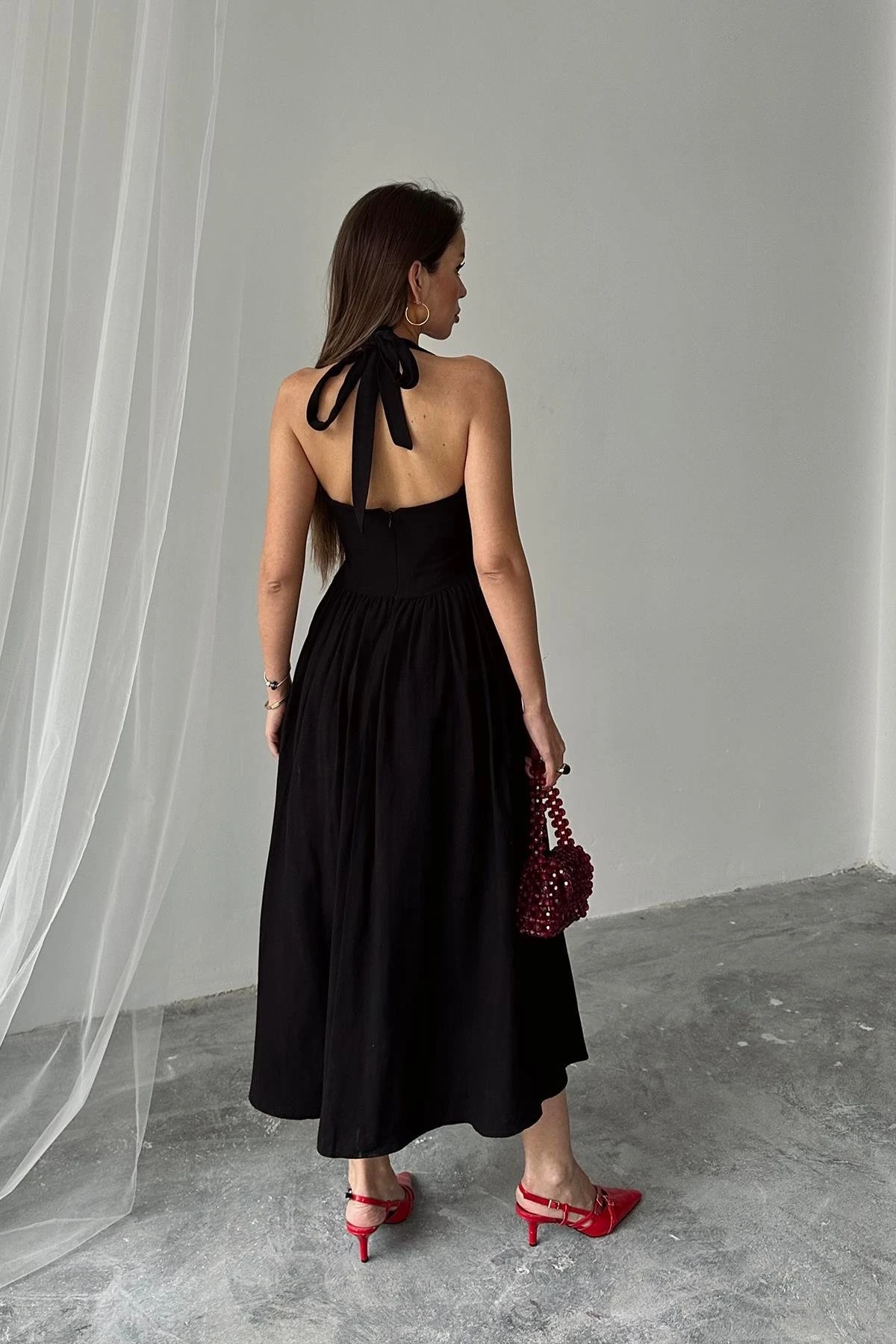 Siyah Boyundan Bağlamalı Keten Elbise