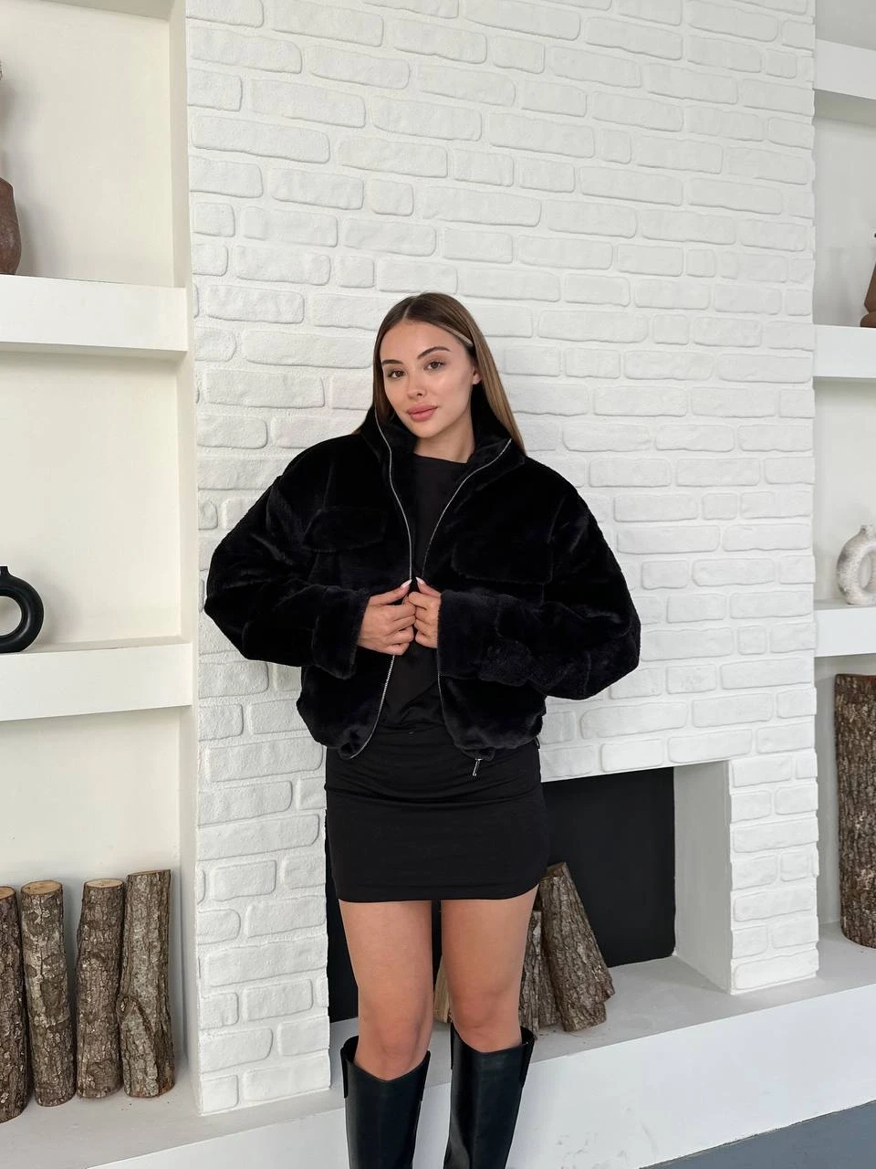 Siyah Peluş Fermuarlı Crop Mont