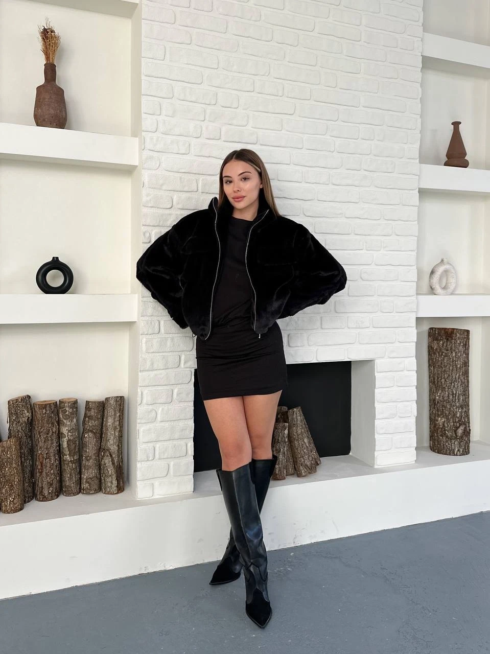 Siyah Peluş Fermuarlı Crop Mont