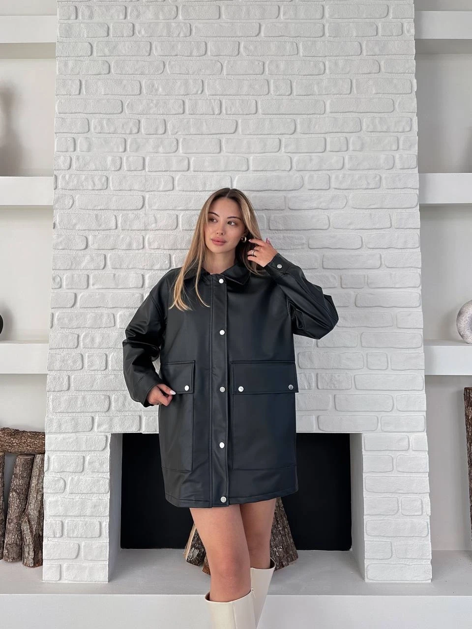 Siyah Rengi Deri Oversize Yağmurluk