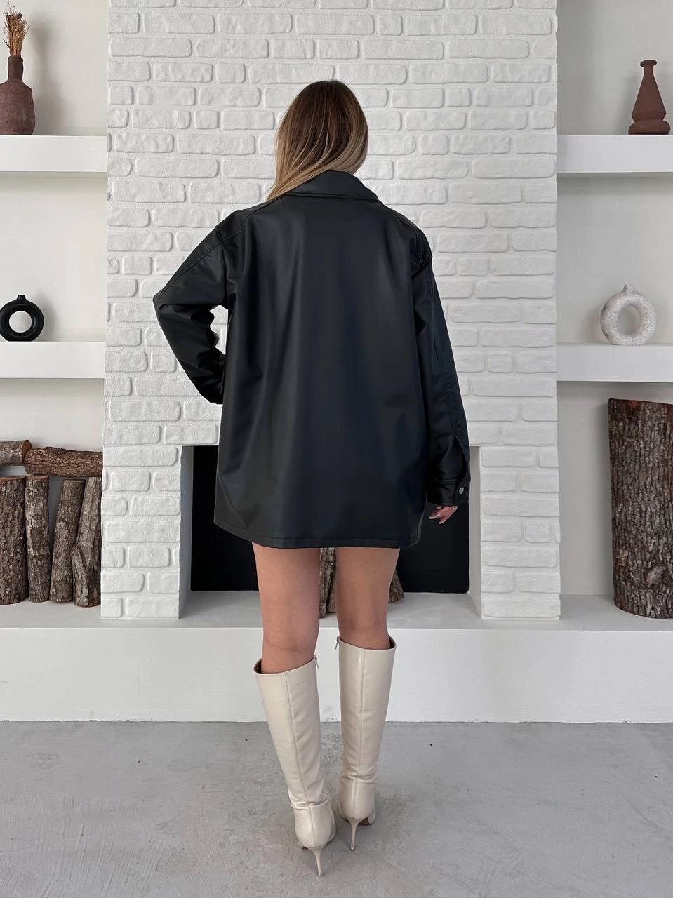 Siyah Rengi Deri Oversize Yağmurluk